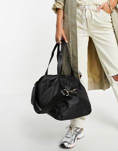 Bag by ASOS DESIGN Part of our responsible edit Twin handles Adjustable, detachable strap Zip-top fastening Gold-tone hardware Sac Week End, Leather Trench, Shorts Co Ord, Weekend Bag, Leather Trench Coat, Maternity Shops, Plus Size Clothes, Brunch Outfit, Curves Workout