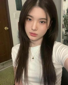 Kim Gahee, Perfect Beach Waves, Bold Hair Color, Random Girl, Oval Face Hairstyles, Korean Ulzzang, Swag Girl Style, Uzzlang Girl, Naha