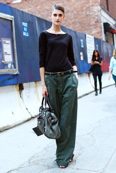 #FashionSnap #Fashion #NYC #Women #Girls #Streetshots | Street snap in NYC!  | Model: Daiane Conterato | Top: Black Top | Pants: Green Wide Legged Jeans | Photo By Phil Oh | More fashion styles are at https://www.facebook.com/fashionsnap2013 Blue Outfits, Oversized Pants, Nyc Street Style, Shirt Tucked In, Wide Jeans, Spring Fashion Trends, Pantalon Large, Wide Pants, 가을 패션