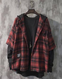 Japanese Hoodie, Estilo Harajuku, Street Jeans, Plaid Cardigan, Plaid Shirt Men, Plaid Shirts, Shirt Detail, Fashion Autumn, Layering Outfits