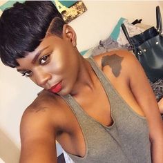 Growing my hair out so I can do this look 😍 Short Relaxed Hairstyles, Short Blonde Bobs, Cut Life, Natural Hair Community, Hair Laid, Bowl Cut, Shaved Sides