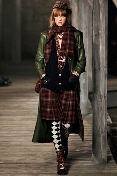 Chanel pre-fall Scotland Fashion, Edie Campbell, Tartan Fashion, The Cardigans, Poppy Delevingne, Scottish Fashion, Kendall Jenner Style