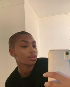 Shaved Head Styles, Bald Hairstyles For Women, Hair Like Wool, Natural Hair Short Cuts, Girls Short Haircuts, Bald Girl, Bald Hair, Short Sassy Hair