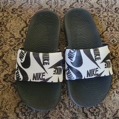 Never Worn - Nike Synthetic Low-top Non-slip Slides, Synthetic Slide Sneakers For Streetwear, Non-slip Slide Sneakers For Streetwear, Non-slip Low-top Synthetic Slides, Non-slip Synthetic Low-top Slides, Casual Low-top Non-slip Slides, White Slide Sneakers With Cushioned Footbed, Casual Slip-resistant Low-top Slides, White Cushioned Slide Sneakers