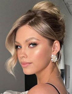 #BEAUTY ,#REALATIONSHIPS #Fashion #Outfits #Summer Outfits #Animals Slick Back Formal Hair, Hairstyle For Gala Night, Hair Up With Veil, How To Use Eyeshadow, Diy Hairstyle, Half Up Wedding Hair, Static Hair, Red Carpet Hair