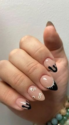 The Ultimate Halloween Nails Inspiration Short French Tip Acrylic Nails Halloween, Simple Ghost Nail Art, Professional Halloween Nails, Chic Halloween Nails, Short Round Nails Fall, Fall Spooky Nails, Short Acrylic Nails Halloween, Ghost French Tip Nails, Ghost Nails Short