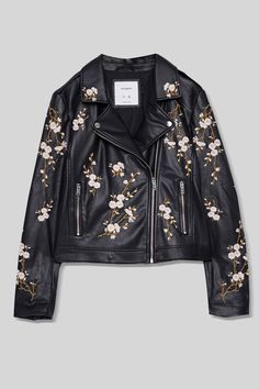 Las novedades de la semana – marzo | Galería de fotos 2 de 20 | Stylelovely Leather Jacket Zipper, Best Leather Jackets, Leather Jacket Style, Fashion Victim, Pull & Bear, Faux Leather Jacket, Flower Embroidery