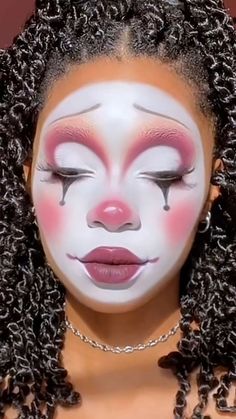 Clown Makeup Dark Skin, Valentine Clown Makeup, Yellow Clown Makeup, Pierott Clown Makeup, Clown Makeup Looks Drawing, Clown Doll Makeup, Heart Clown Makeup, Pierrot Clown Makeup, Soft Clown Makeup