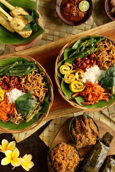 Romantic Food Experiences in Bali Sate Lilit, Romantic Food, Filipino Street Food, Food World, Voyage Bali, Dinner Party Themes