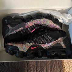 Black Mixed Colored Nike Vapormax. Hot Pink Logo On One Side And One Big Grey Nike Logo On The Other Side. New, Hot Pink Insole, Airbubbles Are Not Flat. Hard To Find Nikes. Picture Proof That They Are Authentic Nike Vapormax Shoes, Nike Air Huarache Black, Nike Air Max Black, Nike Track And Field, Nike Golf Shoes, Pretty Shoes Sneakers, Nike Vapormax, Womens Tennis Shoes, Nike Air Shoes