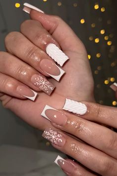 #nailidea #nailinspo #snowflakes Holiday Acrylic Nails, Fake Nails Designs, Winter Manicure, Punk Nails, Winter And Christmas, Christmas Look, Ombre Acrylic Nails