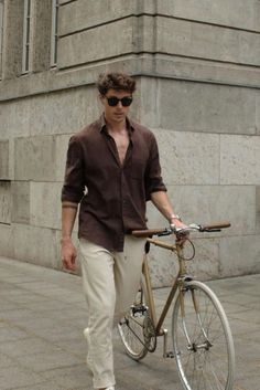 Cool Mens Outfits Fashion Styles, Buttondown Top Outfit Men, Mens Linen Shirt Outfit Summer, Mens Knitted Polo Outfit, Male Italian Fashion, Chino And Shirt Outfit Men, Simple Casual Outfits Men, Casual Dress Outfit Men, Men Streetstyle Outfit