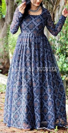 Pin by HEYYY on GOWN - indian | Fancy dresses long, Long gown design, Designs for dresses Long Kurta Designs, Simple Frock Design, Long Frock Designs, Simple Frocks, Anarkali Dress Pattern, Girls Frock Design, Long Dress Design, Salwar Kamiz