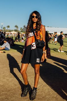 T Shirt Dress Festival Outfit, Music Festival Outfits Tomboy, Cool Festival Looks, Causal Festival Outfit, Athletic Festival Outfit, Festival Midsize Outfits, Hot Weather Festival Outfits, Festival Diy Ideas, Minimalist Festival Outfit