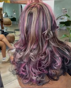 Curly Hair With Coloured Highlights, Hair Colours For Blondes, Hair Highlight Color Ideas, Blonde Colorful Highlights, Vivid Hair Color Curly, Blonde Hair Colorful Highlights, Dyed Highlights Color, Colored Layered Hair, Hair Colour Ideas Colourful