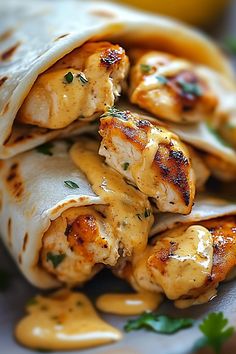 Cheesy Garlic Chicken Wraps Quick And Easy Lunch Sandwiches, Wraps For Picky Eaters, Premade Chicken Recipes, Sides For Chicken Wraps, Grilled Chicken Wraps Healthy, Veggie Wraps Easy, Chicken Avacacado Wraps, Chicken Sandwich Recipes Grilled, Baked Chicken Wraps