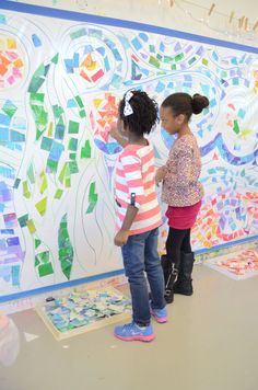 Starry Night Sticky Mosaic Wall - Kids Art Classes, Camps, Parties and Events - Small Hands Big Art معرض فني, Group Art Projects, Collaborative Art Projects, School Murals, Art Projects For Kids, Group Art, Collaborative Art, Art Lessons Elementary, School Art Projects