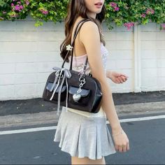 Y2k Style Everyday Shoulder Bag, Kawaii Black Shoulder Bag For Everyday, Acubi Fashion Bags, Kawaii Black Shoulder Bag, Kawaii Shoulder Bag With Zipper Closure