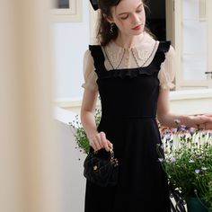 A docking dress that combines a blouse with embroidery on the collar and a jumper skirt with frills on the shoulder straps. Although it has a slender silhouette, it has a stretchy texture. The glossy black creates an elegant atmosphere. 
 
 Size 
 
 S size 
 
 Length: 116cm 
 Shoulder width: 33cm 
 Bust: 80-84cm 
 Waist: 62-70cm 
 Sleeve length: 22cm 
 
 M size 
 
 Length: 118cm 
 Shoulder width: 34cm 
 Bust: 84-88cm 
 Waist: 66-74cm 
 Sleeve length: 23cm 
 
 L size 
 
 Length: 120cm 
 Shoulder 90s Y2k Fashion, Cottagecore Clothes, French Dress, Picnic Dress, Simple Retro, Romantic Outfit, Cottagecore Dress, Corsets And Bustiers, Vestidos Vintage