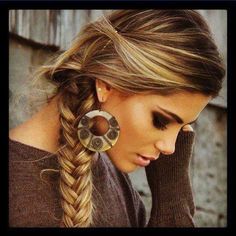 brown hair with blond highlights Braided Highlights, Fish Tails, Fishtail Braid, Two Fish, Cowgirl Hat, Brown Hair With Highlights, Fish Tail Braid, Love Hair