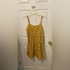 Old Navy Bright Yellow With White Orange Purple Outlined Flowers Tent Dress With Pockets. Light And Flowing With Adjustable Straps. 100% Rqyon. Cute As A Dress Or Cover Up. Casual Mustard Mini Dress For Spring, Casual Lemon Print Sundress For Beach, Yellow Cotton Mini Dress For Beach, Casual Mustard Mini Dress With Floral Print, Casual Sleeveless Sundress With Lemon Print, Yellow Cotton Sundress For Spring, Yellow Casual Mini Dress For Spring, Casual Yellow Mini Dress For Spring, Casual Yellow Sundress For Summer