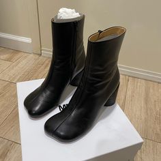 Selling My Boots Maison Margiela Worn 2 Times Great Condition: A Scratch In Front On The Left Boot (Please See A Picture) Size: 38.5 Outer: Leather 100% Lining: Leather 100% Sole: Leather 100% Made In Italy Bought From Farfetch Original Price After A Discount:$524.80 Will Include A Box,Dust Bag Mm6 Maison Margiela Shoes, Office Leather Heeled Boots With Padded Ankle, Leather Heeled Boots With Padded Ankle For Office, Designer Square Toe Heeled Boots Medium Width, Designer Heeled Boots With Square Toe And Medium Width, Maison Martin Margiela Shoes, Margiela Shoes, Martin Margiela, Mm6 Maison Margiela