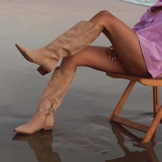 Slighty Worn Cowboy Boots. Size 7.5 Tan Cowboy Boots Outfit, Chic Western Outfits, Trending Sandals, Pic Pose, Chic Leather, Leather Cowboy Boots, Dolce Vita Shoes, Boots For Sale, Boots Outfit