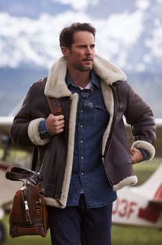 click to expand Australian Winter Fashion, Australian Winter, Pilot Jacket, Sheepskin Jacket, Mens Fashion Rugged, Trendy Jackets, Leather Jacket Style, Sheepskin Coat, Jackets Men Fashion