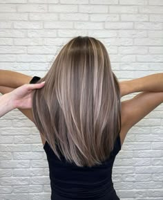 Brown Frosting Hair Highlights, Medium Length Haircut With Highlights, Brown Frosted Hair, Brown Hair With Blonde Babylights, Brown Hair For Summer, Brown Hair With Platinum Highlights, Brunette Babylights, Babylights Brunette, Blonde Foils