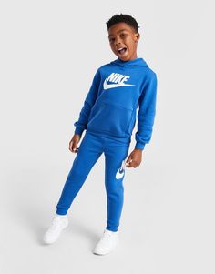 Keep them comfy with this children's Club Fleece Hoodie Tracksuit from Nike. In a Blue colourway, this regular-fit set is made with soft brushed fleece for lasting comfort. It includes a long-sleeve pullover with a fixed hood for cosy coverage, and matching joggers with an elasticated waistband and a drawcord to adjust the fit. It has stretchy ribbed trims to secure the shape, and open pockets throughout. Finished with bold, contrasting Nike branding. Machine washable. Oversized Nike, Nike Club Fleece, Nike Clothes, Hoodie Tracksuit, Nike React Vision, 270 Nike, Blue Nike, Fleece Joggers, Jd Sports