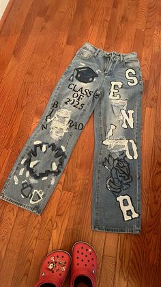 #senior2025 #seniorjeans #seniorjeaninpso Senior Crowns, High School Memories, Senior Overalls, Painted Jeans, School Memories, S Class, Senior Year