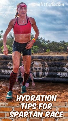 Consider these hydration strategy tips for your next Spartan or obstacle course run to prevent dehydration, muscle cramps, fatigue, and poor performance. Learn when to drink, how to carry water, and if Spartan provides waterstations on the course. Spartan Race Outfit Woman, Daily Workout Challenge, Preparing For 5k Run, Training For A Spartan Race, Spartan Trifecta