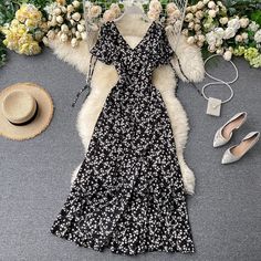 Ditsy Floral Split Surplice Elegant Dress Linenchiffoncloth,softcomfy Slightpleatsonwaist Splitsleeveswithdrawstring Size: Size Length Chest Waist S 125cm 84cm 64cm M 126cm 88cm 68cm L 127cm 92cm 72cm Please allow 1~3cm erro for manual measurement. V-neck Drawstring Dresses For Spring, Spring Brunch Drawstring Maxi Dress, Elegant Spring Maxi Dress With Drawstring, Casual Ruched Chiffon Dress, Chic Short Sleeve Dress With Drawstring, Casual Fashion Korean, Flower Romantic, Short Maxi Dress, Chiffon Flower