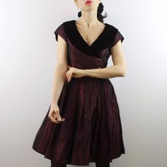 Beautiful vintage burgundi taffetà dress with tulle skirt. Black velvet collar and ribbons for a adorable back bow. Size 6-8 uk. Perfect conditions. All items are vintage and used. However they are all in good to excellent condition. Any defect is specified. Sometimes, small signs of use are to be considered normal. No exchanges and returns, but ask me everything you need! Formal Burgundy Velvet Dress, Vintage Fitted Velvet Dress, Fitted Vintage Velvet Dress, Vintage Burgundy Dress For Evening, Vintage Burgundy Evening Dress, Burgundy Vintage Evening Dress, Vintage Velvet Party Dress, Velvet Vintage Dress For Vintage Events, Vintage Burgundy Party Dress