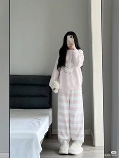 Not mine! Nightwear Outfits Aesthetic, Korean Pajamas Aesthetic, Korean Home Outfit, Korean Pijama, Cute Night Outfits, Korean Pajamas, Pajamas Aesthetic, At Home Outfits, Pajama Outfit