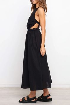 Description Details: Material: Cotton, Blending Style: Casual Pattern Type: Solid Element: Split Joint, Backless Neckline: O Neck Silhouette: Waist Skirt Sleeve Length: Sleeveless Clothing Length: Long Type: Solid Color Size(in) Bust Waist Dresses Length S 25.2 25.2 46.5 M 26.8 26.8 46.9 L 28.3 28.3 47.2 XL 29.9 29.9 47.6 Tips: Due to the many variations in monitors, the color in the image could look slightly different, please take physical design and color shall prevail. Please allow 0.4"-1" di Casual V-neck Backless Dress For Day Out, Chic Beach Maxi Dress With Cut-out Waist, Summer Vacation Midi Dress With Cut-out Waist, Summer Midi Dress With Cut-out Waist For Vacation, Casual Backless V-neck Dress For Day Out, Chic Hollow Out Maxi Dress For Spring, Chic Spring Maxi Dress With Hollow Out Details, Chic Cut-out Waist Maxi Dress For Vacation, Chic Midi Dress With Cut-out Waist For Vacation