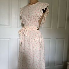 The Most Beautiful Rare 60s-70s Era Vintage Wrap / Apron Style Dress. It’s A Cream Color With Pink Florals. Made Of 100% Cotton, Brand Is Design House - Made In Japan. Has Gold Hardware Where You Tie The Dress, With Ruffled Sleeves And Two Front Pockets. This Is A Very Long Dress, 48 Inches Long. It’s So Beautiful !!! In Amazing Vintage Condition #Madeinjapan #Vintage #60s #70s #Wrapdress Wrap Apron, 70s Era, Floral Wrap Dress, House Dress, Ruffled Sleeves, Wrap Dress Floral, Vintage 60s, Design House