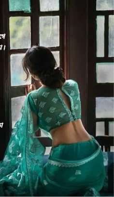 Back Drop Blouse Designs, Backless Indian Dress, Saree Backless, Cotton Saree Blouse Designs, Simple Saree Designs, Latest Blouse Designs Pattern, Backless Blouse Designs, New Saree Blouse Designs, Traditional Blouse Designs