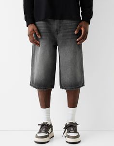 Urban Jean Shorts For Streetwear, Urban Jean Shorts For Summer Streetwear, Cotton Knee-length Jean Shorts For Streetwear, Urban Cotton Jean Shorts Short Length, Urban Cotton Jean Shorts, Urban Relaxed Fit Jean Shorts For Streetwear, Casual Jean Shorts With Frayed Hem For Streetwear, Casual Bermuda Shorts For Streetwear, Spring Streetwear Jean Shorts