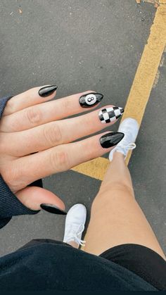 checkered and 8ball black and white nails #nails #nailart #blackandwhite #blacknails #trendynailsart #vegas #racecar #funnails #almondnails #gelnails #shortnails #nailideas Black Stripe Nails, Funky Nails Black, Silver Checkered Nails, Statement Nail Ideas, Nails Simple Black And White, Black And White Design Nails, Vegas Style Nails, Bowling Nails Designs, Gel Nails Checkered