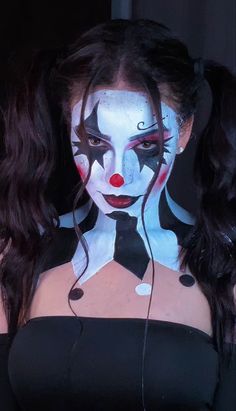 Lip Makeup Art, Black Goth Makeup, Halloween Lip Makeup, Lip Makeup Ideas, Jester Makeup, Clown Hair, Monster High Costume, Show Makeup, Creepy Halloween Makeup