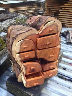 Bandsaw Box Ideas, Bandsaw Box, Into The Wood, Wooden Projects, Wood Carving Art, Diy Wood Projects Furniture, Into The Woods, Wooden Cabinets, Wooden Hearts