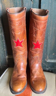 Does not have brand name, bottoms are Ortho O Sullivan, heel height: 2" shaft is 15.5" shaft/calf around: 15". Orange Cowboy Boots Outfit, Star Cowboy Boots, Ranch Outfits, 70s Inspired Outfits, Pretty Boots, Red Cowboy Boots, Red Boots, 70s Style, Red Star