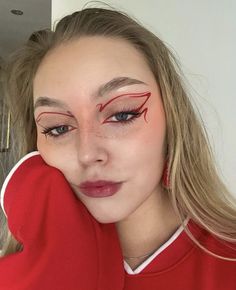 Red Eyeliner Looks, Eye Makeup Diy, Dragon Makeup, Crazy Eye Makeup, Hippie Makeup, Red Makeup Looks, Red Eyeliner