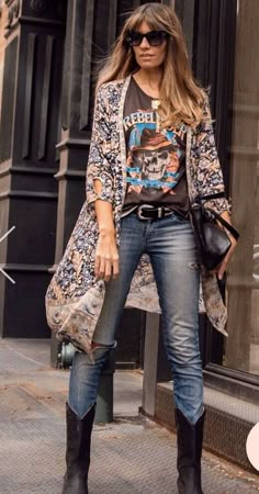 Winteroutfits Chic, Winter Indie Outfits, Look Hippie Chic, Boho Winter Outfits, Botas Cowboy, Stile Boho Chic, Look Boho Chic, Mode Kimono, Mode Hippie