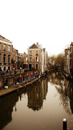 there are many buildings along this canal