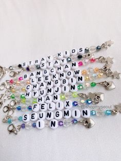 Customized STRAY KIDS bias keychains made to order! How to order: 1. choose your bias 2. choose the color scheme! 3. In the personalization box below, choose the type of charm (heart or star) at the end of your keychain. If nothing is chosen, the charm will be chosen at random. *Shipping: I ship out all orders with USPS in standard envelopes. Therefore, there will be no tracking numbers. If you would like a tracking number, please upgrade to the next shipping option. *Any orders over $20 will ge Pop Jewelry, طابع بريدي, Kpop Diy, Astuces Diy, Beaded Keychain, Diy Bracelet Designs, Beads Bracelet Design, Savage Kids