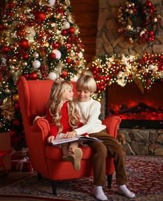 Reading Nooks For Kids, Christmas Photoshoot Kids, Christmas Booth, Photo Backdrop Christmas, 4 Friends, Christmas Photo Props