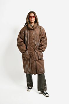 🔥80s vintage very warm brown colour oversized winter long parka puffer coat for women. Size - S (EUR 34, F 36, I 40, GB 8, USA 6). Made in Finland. Model is 165 cm / 5ft 5" tall and usually wears size S. Very good vintage condition. Only 1 available! All orders are shipped every day Worldwide from 🇪🇺EU. Safe registered standard delivery with courier and tracking number. You can also choose a super fast 1-4 days DHL Express delivery. Just choose a shipping upgrade in your cart. Don't forget to Retro Brown Winter Outerwear, Oversized Warm Brown Outerwear, Brown Winter Puffer Jacket With Pockets, Brown Long Sleeve Puffer Jacket With Pockets, Brown Long-sleeved Parka For Cold Weather, Long Parka, Coat Vintage, Padded Coat, Brown Colour