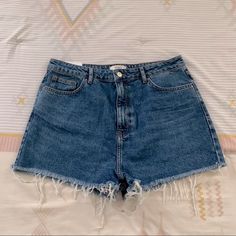 Medium Wash Jean Shorts With Distressed Hem 100% Cotton Waist: 32” Inseam: 2” 33 Forever 21 High-waisted Blue Jean Shorts, Forever 21 Medium Wash High-waisted Shorts, Forever 21 Blue Cutoff Shorts, Forever 21 Blue Jean Shorts, Forever 21 Blue High-waisted Shorts, Forever 21 Medium Wash Shorts, Forever 21 High-waist Jean Shorts With Built-in Shorts, Forever 21 High Rise Bottoms For Summer, Forever 21 High-rise Summer Bottoms